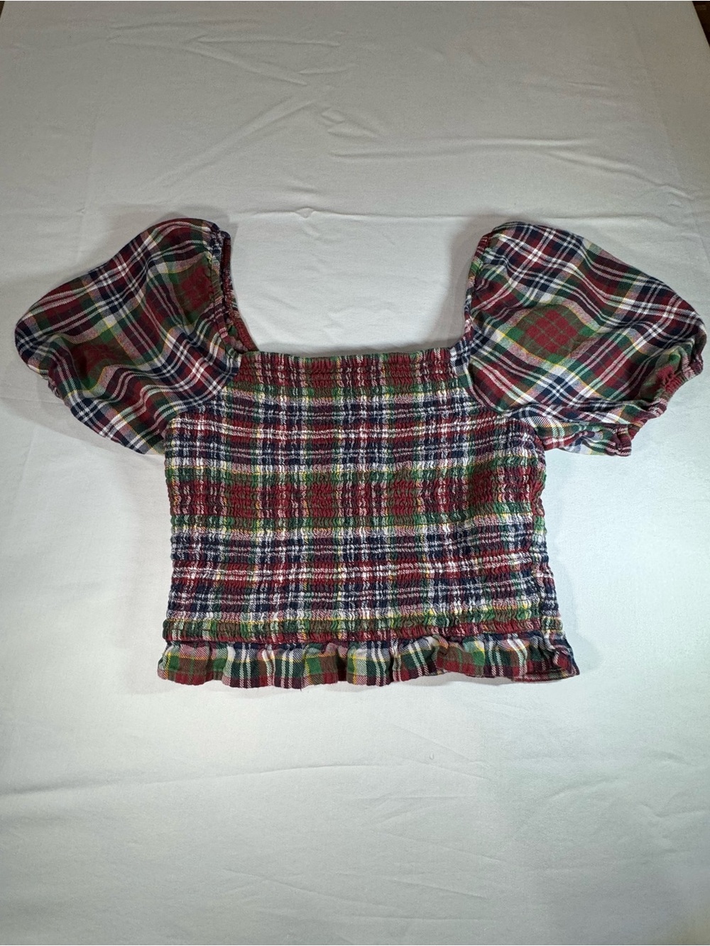 American Eagle Plaid Smocked Puff-Sleeve Crop Top in Red and Green Size M